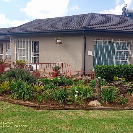 4 On Verbena Boksburg Bagian luar foto
