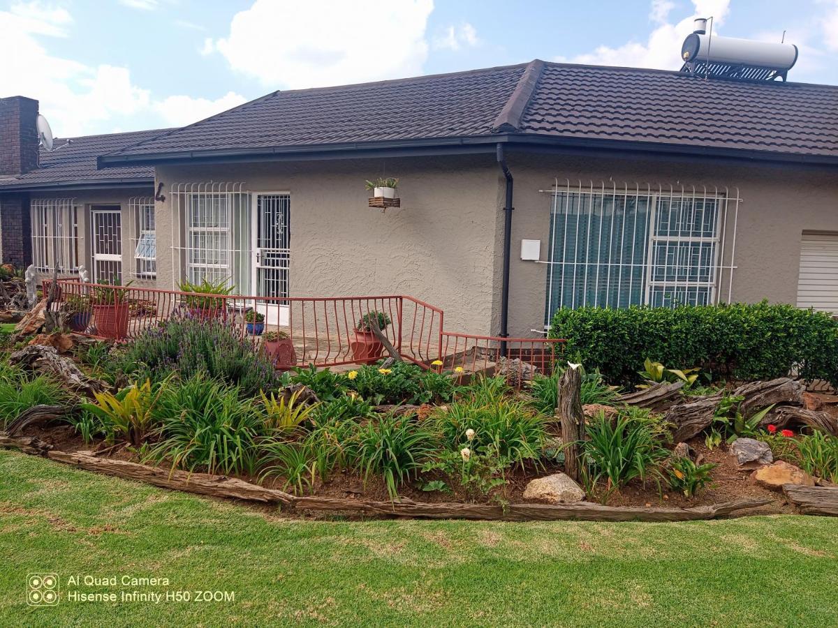 4 On Verbena Boksburg Bagian luar foto