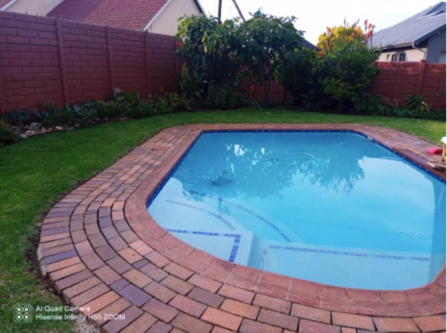 4 On Verbena Boksburg Bagian luar foto